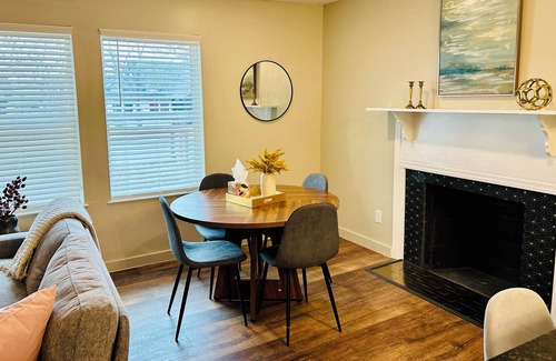 Highland Park House | 3-bedroom house in lovely SA with AC, WiFi. Short Commute to Top Attractions.