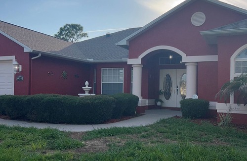 Spring Hill House | 3-bedroom house in peaceful Spring Hill with WiFi, AC