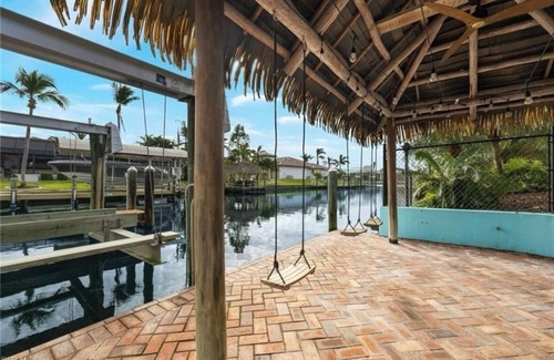 Eight Lakes House | 3-bedroom house in wonderful Cape Coral with AC, WiFi