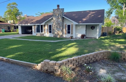 Gulfport House | 3-bedroom house in welcoming Gulfport with in ground POOL! Enjoy your stay!