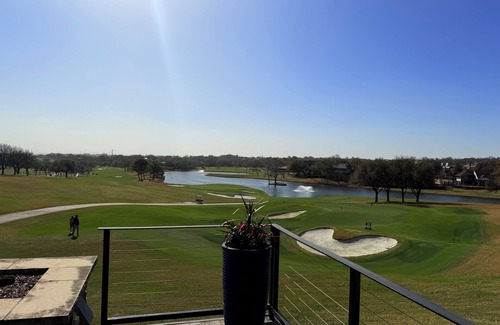 Corinth House | 3-bedroom house in welcoming Corinth close to Oakmont Country Club with WiFi, AC