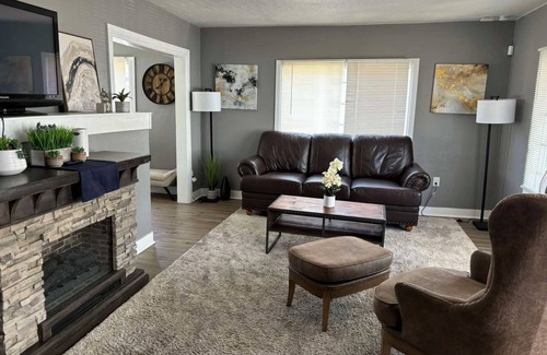 Oakland House | 3-bedroom house in wonderful Oakland with WiFi, AC