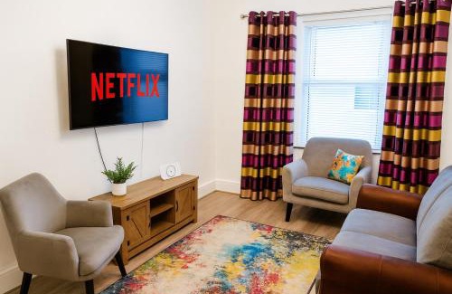 Lisburn Apartment | 3 Bedroom House, Lisburn, 16 minutes to Belfast, Parking by StaybyNumbers