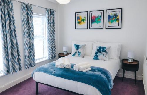 Lisburn Apartment | 3 Bedroom House, Lisburn, 16 minutes to Belfast, Parking by StaybyNumbers