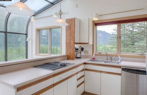 Douglas House | 3-bedroom house next to Sandy Beach