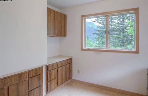 Douglas House | 3-bedroom house next to Sandy Beach