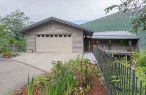 Douglas House | 3-bedroom house next to Sandy Beach