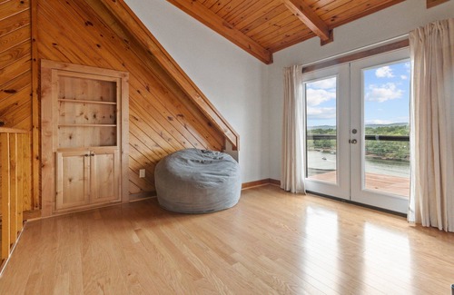 Jones Mills House | 3-bedroom house on Lake Catherine in marvelous Hot Springs with hot tub and gym