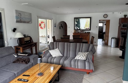 Gujan-Mestras House | 3-bedroom house, parking, terrace, all comforts 6 travelers pets welcome