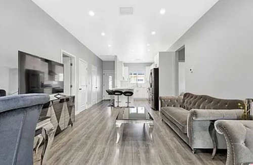 Sun Valley House | 3-bedroom house right next to Burbank Hollywood Airport!