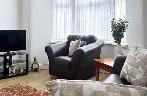 Anfield House | 3 Bedroom House Sleeps 6 with Garden