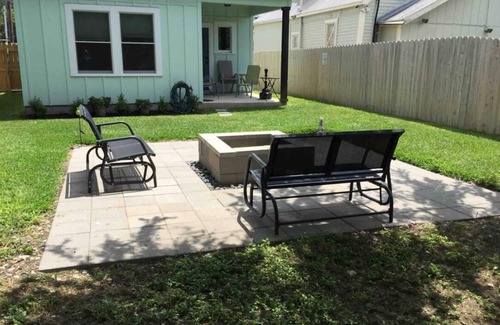 Near East Side House | 3 Bedroom house walking distance to River Walk, Alamodome & Convention Center.