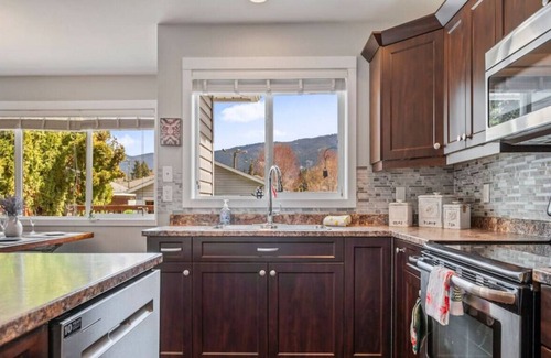 Vernon House | 3 bedroom house with 3 bath