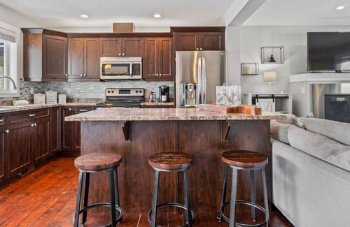 Vernon House | 3 bedroom house with 3 bath