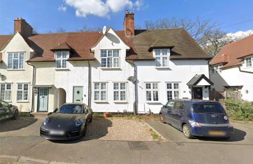 West Byfleet House | 3 Bedroom House with Parking
