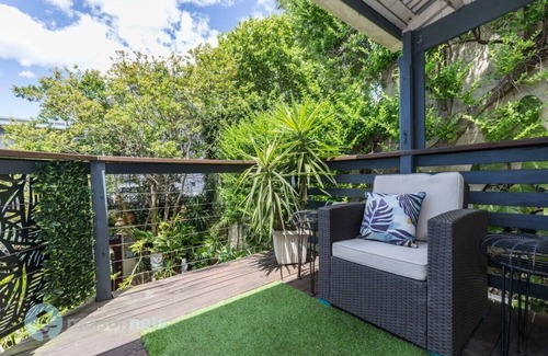 Balmain House | 3 Bedroom House With Large Courtyard & City Views