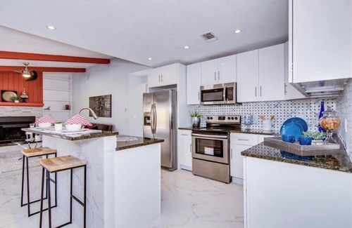 Somerset Lakes House | 3-bedroom House with pool, 10 min from the beach