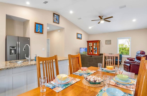 Eastpoint House | 3-bedroom house with Hot Tub and Game Room in Eastpoint, 10 minute drive to SGI