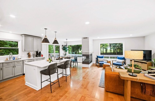 Fennville House | 3-bedroom house with theater-game room-pet friendly in beautiful Fennville