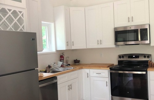 Middle Hope House | 3-bedroom house wooded location one hour fifteen minutes North of G.W.Bridge