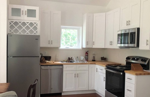 Middle Hope House | 3-bedroom house wooded location one hour fifteen minutes North of G.W.Bridge