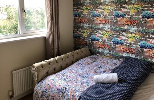 Slough House | 3 bedroom independent lovely home Farnham Royal Slough