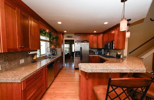 Friant House | 3-bedroom Lake House on Millerton Lake! Strong wifi and close hiking trails.