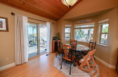 Friant House | 3-bedroom Lake House on Millerton Lake! Strong wifi and close hiking trails.