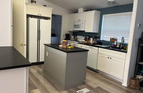 Newport Cabin | 3-bedroom lakefront cabin with WiFi, AC and a private dock. Bring the family!