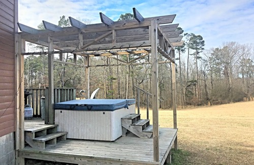 Hatfield Cabin | 3 Bedroom located on 450 acres w/hot tub, private UTV Trails