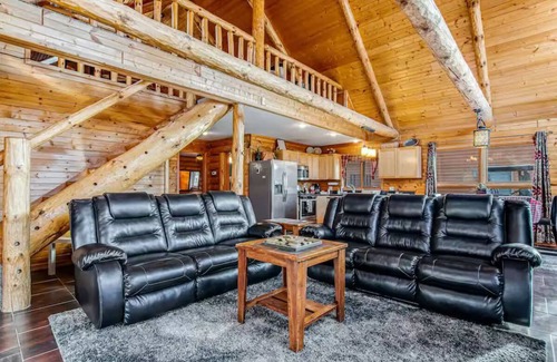 New Lisbon Cabin | 3-bedroom Lodge cabin in lovely New Lisbon