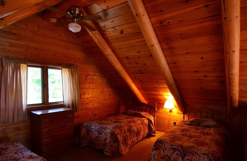 Orr Cabin | 3 bedroom Log cabin, Orr Mn