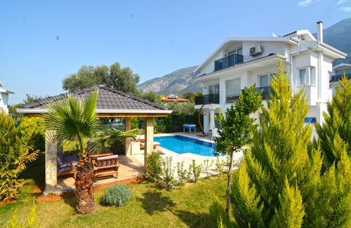 Oludeniz Villa | 3 bedroom luxuary city villas in oludeniz for rent with private pool and garden