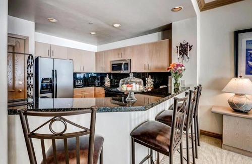 Highlands Townhomes Apartment | 3 Bedroom Luxury Ski-Inski-Out Condo At Highlands Slopeside Beaver Creek