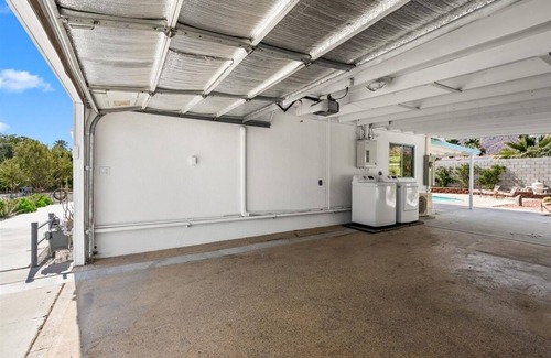 Palm Springs House | 3-bedroom Meiselman Retreat in serene Palm Springs with AC