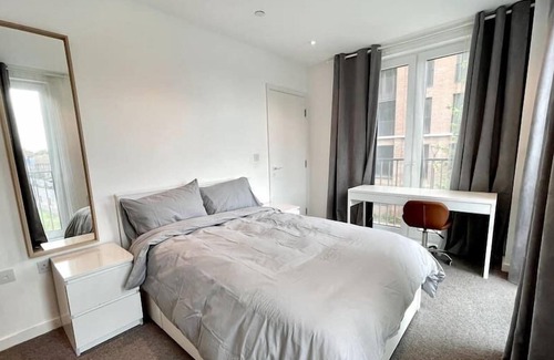 Stepney Green Apartment | 3 Bedroom Modern Flat in Whitechapel