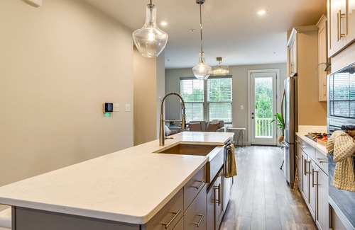 Largo House | 3-bedroom modern retreat in Largo close to shopping, restaurants and DC