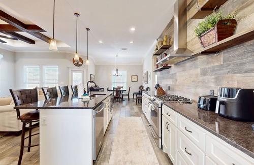 Flour Bluff House | 3-bedroom modern home with private pool and dog friendly