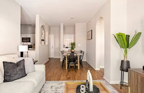 Downtown Oklahoma City Apartment | 3-bedroom Modern apartment in downtown Bricktown with 24/7 gym and pool