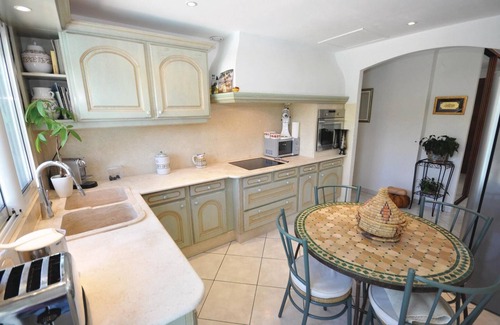 Bagnols-en-Foret House | 3 bedroom nice home in Bagnols en Forêt