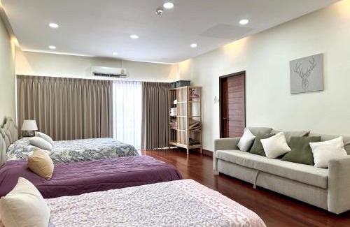 Ratchadaphisek Apartment | 3 Bedroom panoramic penthouse with kitchen