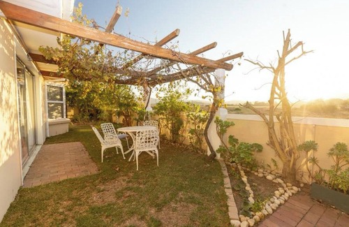 Durbanville House | 3 Bedroom part house in the scenic Durbanville wine lands area, holiday facility
