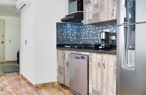 El Poblado Apartment | 3 Bedroom Penthouse Sliding Roof Hot Tub AC