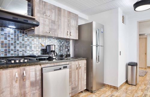 El Poblado Apartment | 3 Bedroom Penthouse Sliding Roof Hot Tub AC