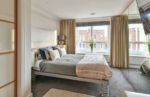 Shaftesbury Apartment | 3 bedroom penthouse, terrace, parking