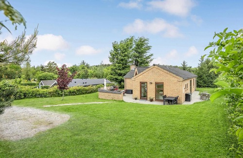 Lyngsbæk Strand House | 3 bedroom pet friendly home in Ebeltoft