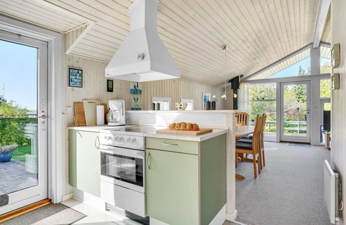 Lyngsbæk Strand House | 3 bedroom pet friendly home in Ebeltoft