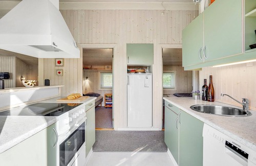 Lyngsbæk Strand House | 3 bedroom pet friendly home in Ebeltoft