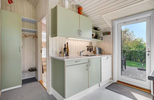 Lyngsbæk Strand House | 3 bedroom pet friendly home in Ebeltoft