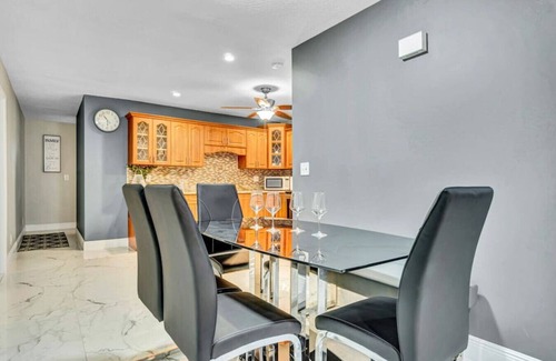 Coral Springs House | 3 Bedroom Pool Home with Modern Interior Design